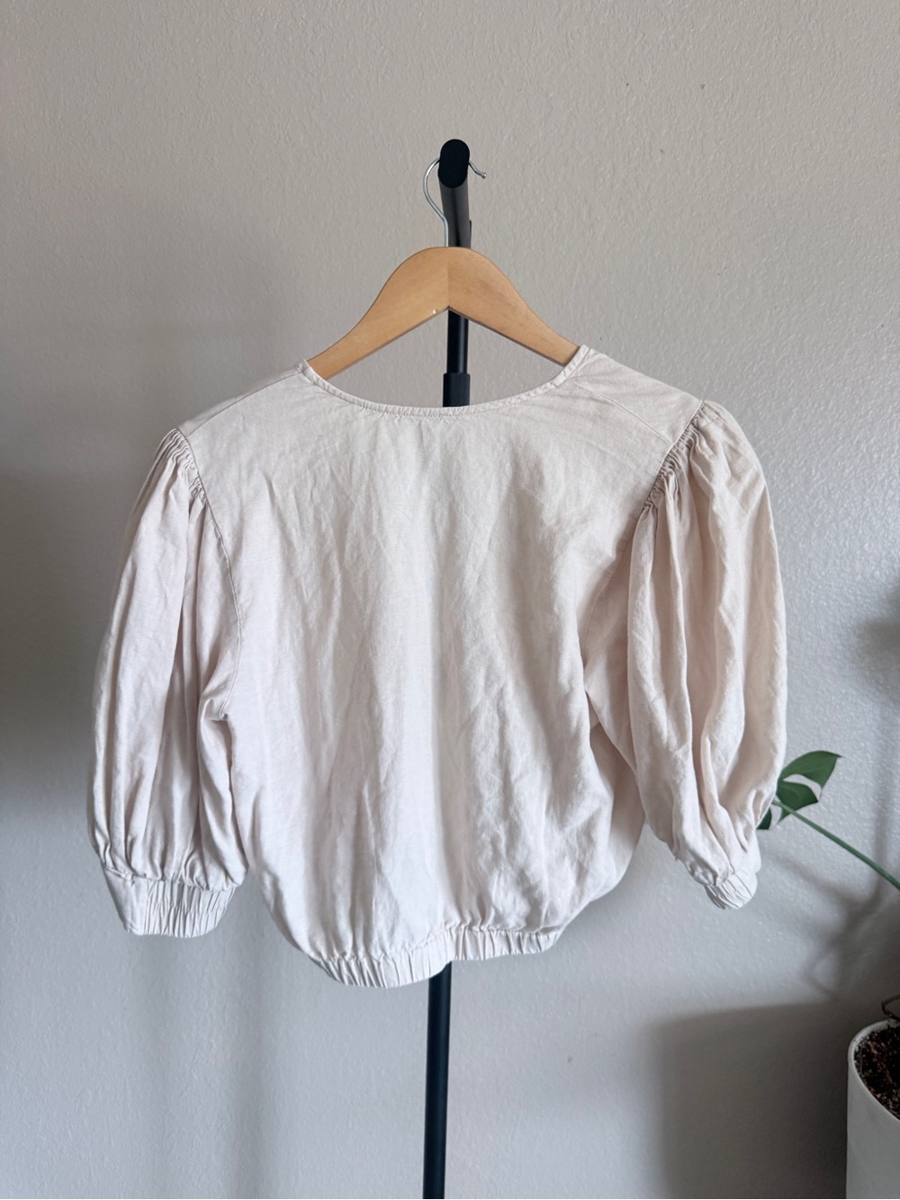 YFB Young Fabulous & Broke Cream Linen Blend Knot Front Crop Top Small - Picture 2 of 7